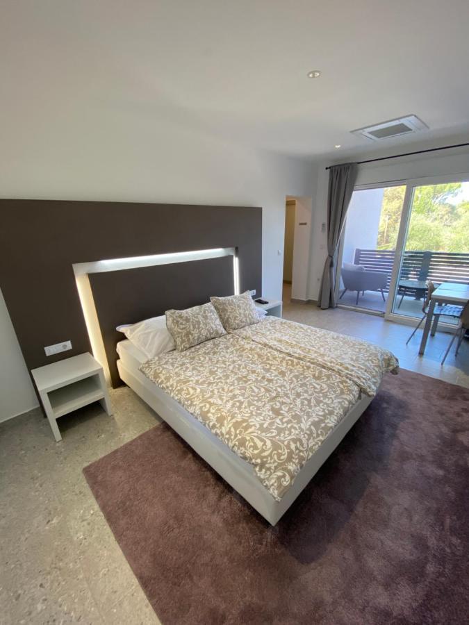 Apartmani Kumenat Biograd Na Moru Exterior photo