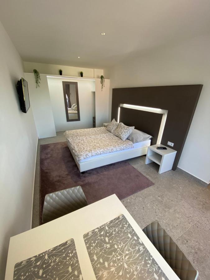 Apartmani Kumenat Biograd Na Moru Exterior photo